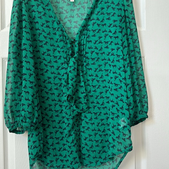 Super lightweight blouse. Green with galloping horse print Large Good condition. - Picture 3 of 8